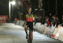 Wout van Aert imprendibile a Mol, Mathieu van der Poel si arrende