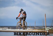 Pedalando tra sabbia e fango nella prova di Barletta del Mediterraneo Cross